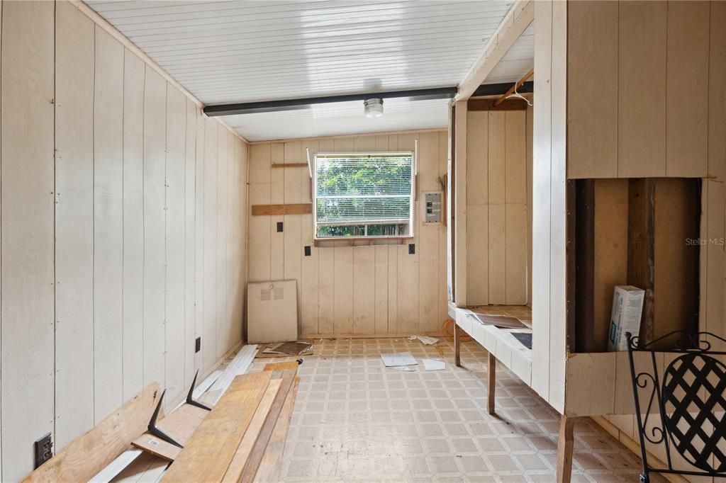 For Sale: $160,000 (2 beds, 1 baths, 900 Square Feet)