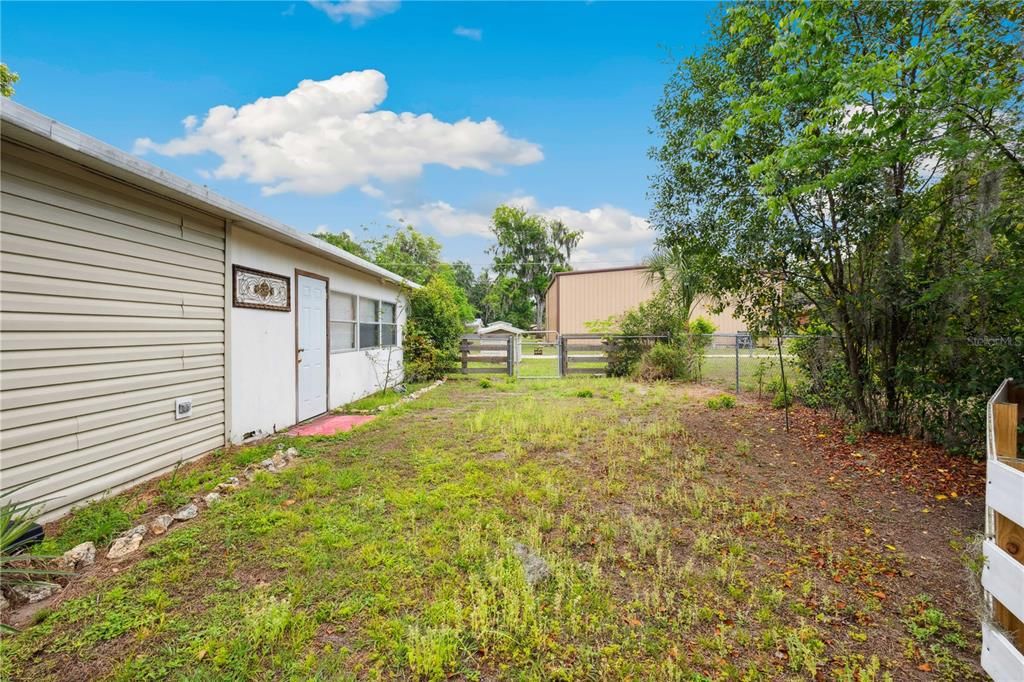 For Sale: $160,000 (2 beds, 1 baths, 900 Square Feet)