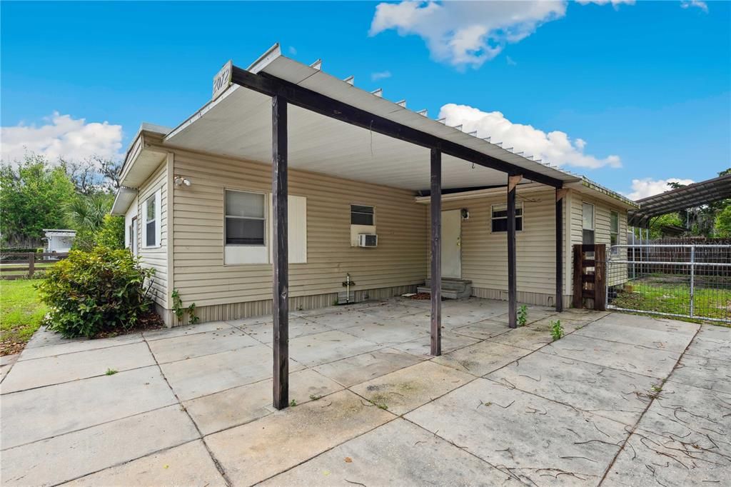 For Sale: $160,000 (2 beds, 1 baths, 900 Square Feet)