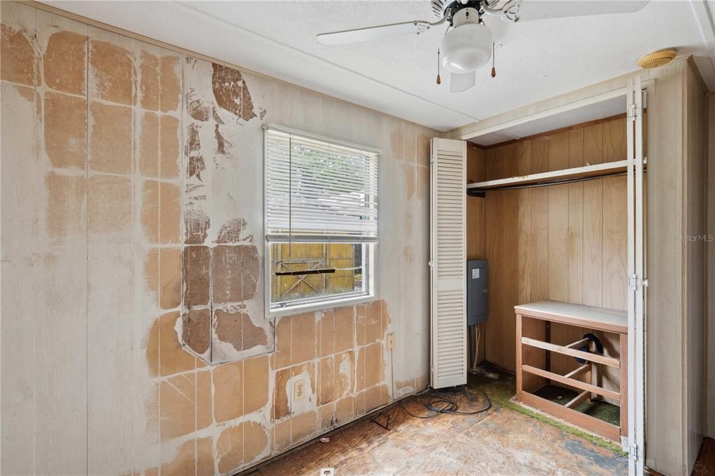 For Sale: $160,000 (2 beds, 1 baths, 900 Square Feet)