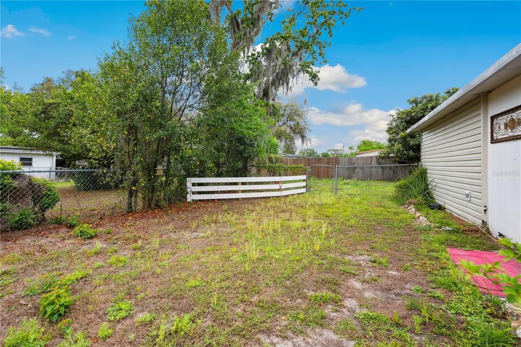 For Sale: $160,000 (2 beds, 1 baths, 900 Square Feet)