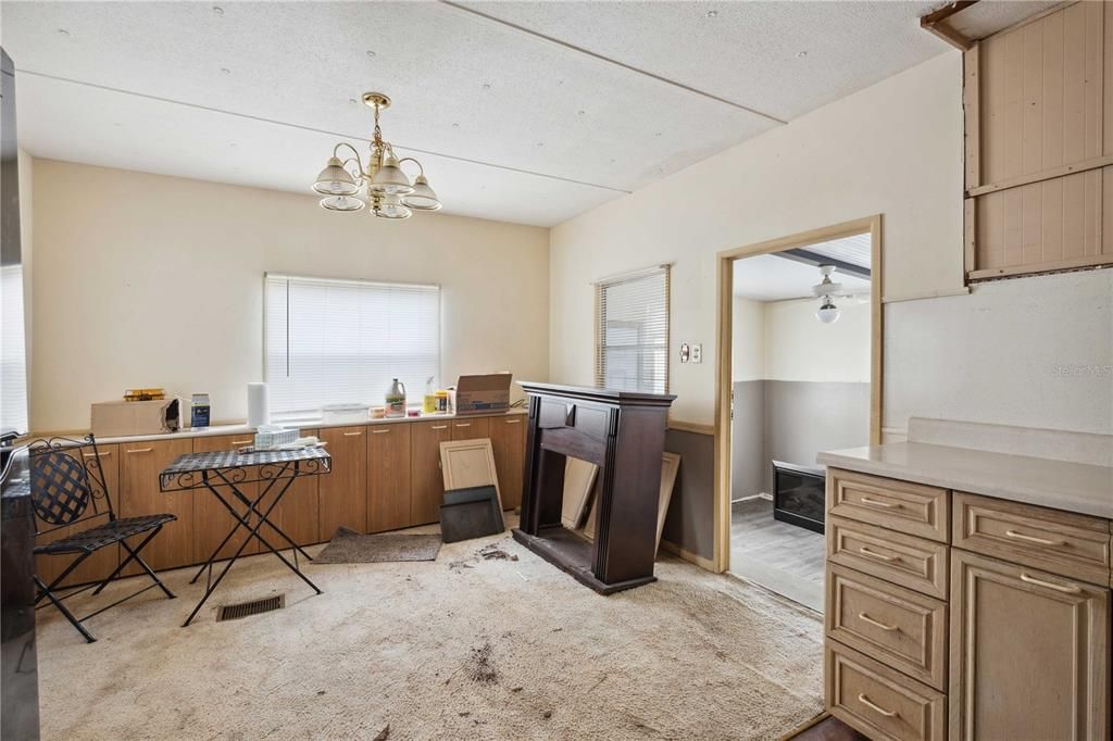 For Sale: $160,000 (2 beds, 1 baths, 900 Square Feet)