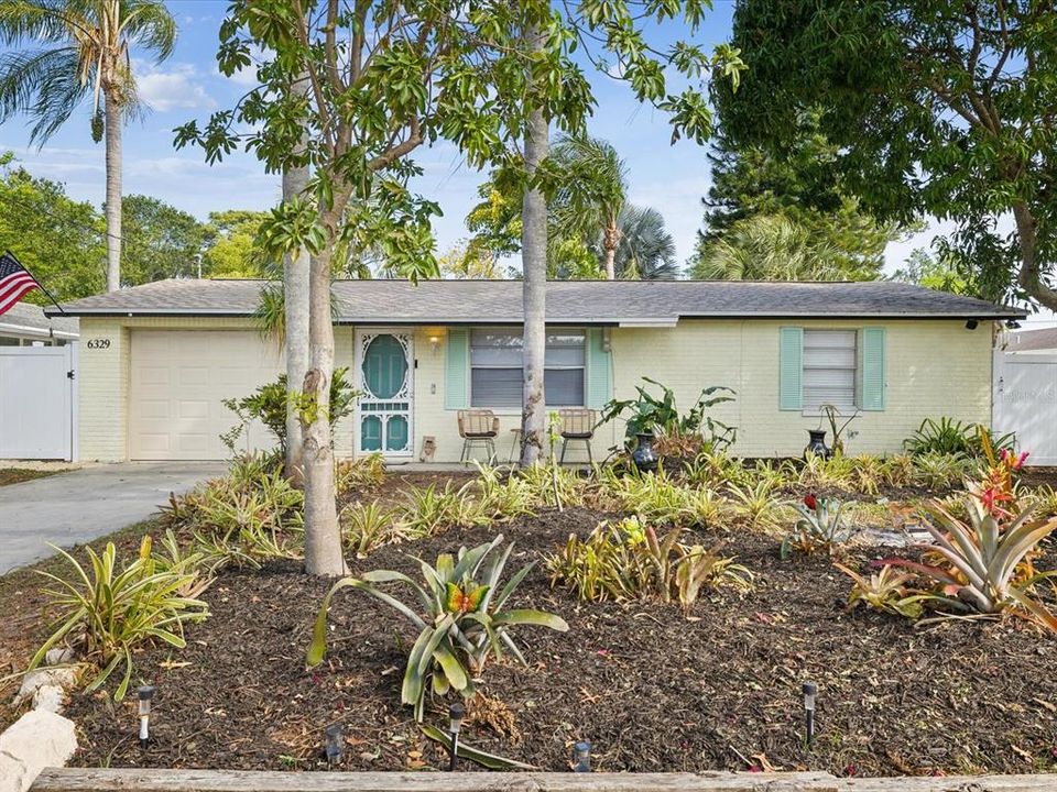 最近售出: $220,000 (2 贝兹, 1 浴室, 1248 平方英尺)