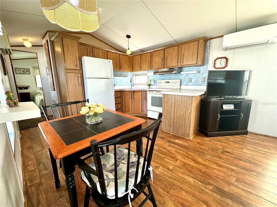 For Sale: $87,000 (1 beds, 1 baths, 360 Square Feet)