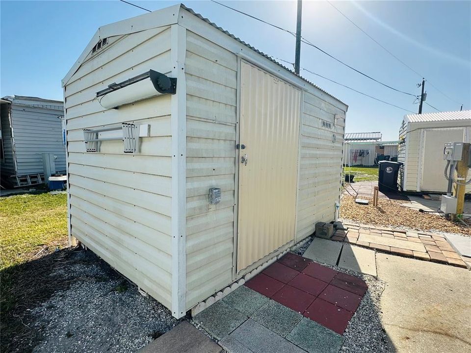 For Sale: $87,000 (1 beds, 1 baths, 360 Square Feet)