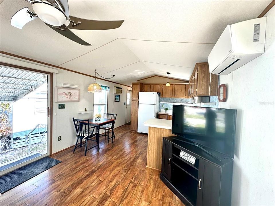 For Sale: $87,000 (1 beds, 1 baths, 360 Square Feet)