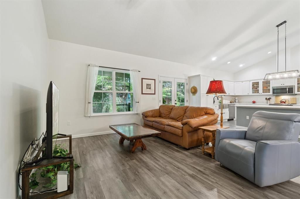 Activo con contrato: $344,000 (3 camas, 2 baños, 1740 Pies cuadrados)