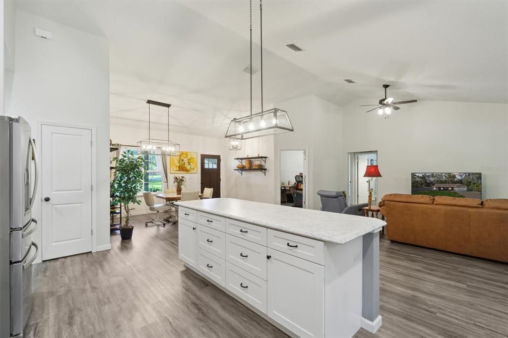 Activo con contrato: $344,000 (3 camas, 2 baños, 1740 Pies cuadrados)