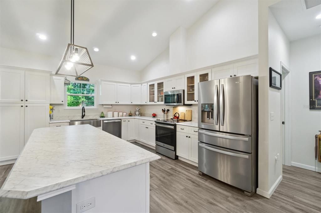 Activo con contrato: $344,000 (3 camas, 2 baños, 1740 Pies cuadrados)