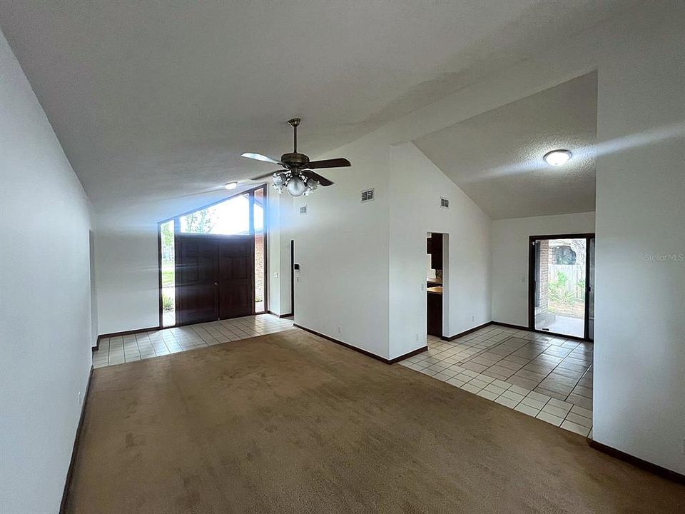 待售: $282,000 (4 贝兹, 2 浴室, 1927 平方英尺)