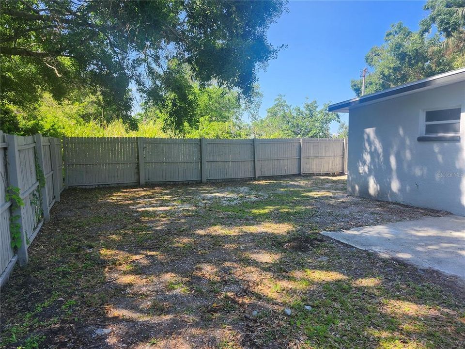 For Sale: $265,000 (3 beds, 1 baths, 816 Square Feet)