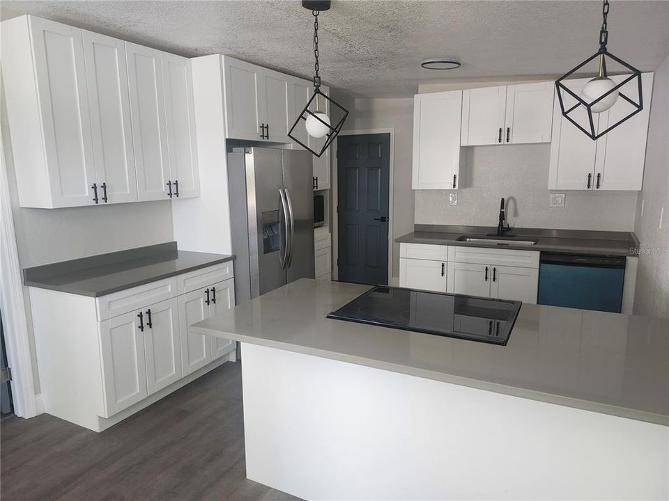 For Sale: $265,000 (3 beds, 1 baths, 816 Square Feet)