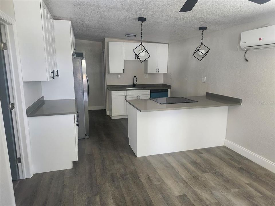 For Sale: $265,000 (3 beds, 1 baths, 816 Square Feet)