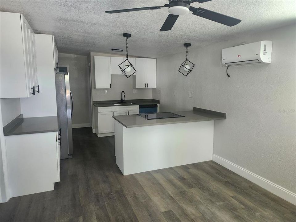 For Sale: $265,000 (3 beds, 1 baths, 816 Square Feet)