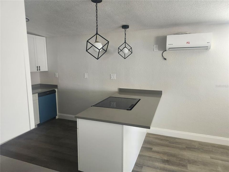 For Sale: $265,000 (3 beds, 1 baths, 816 Square Feet)