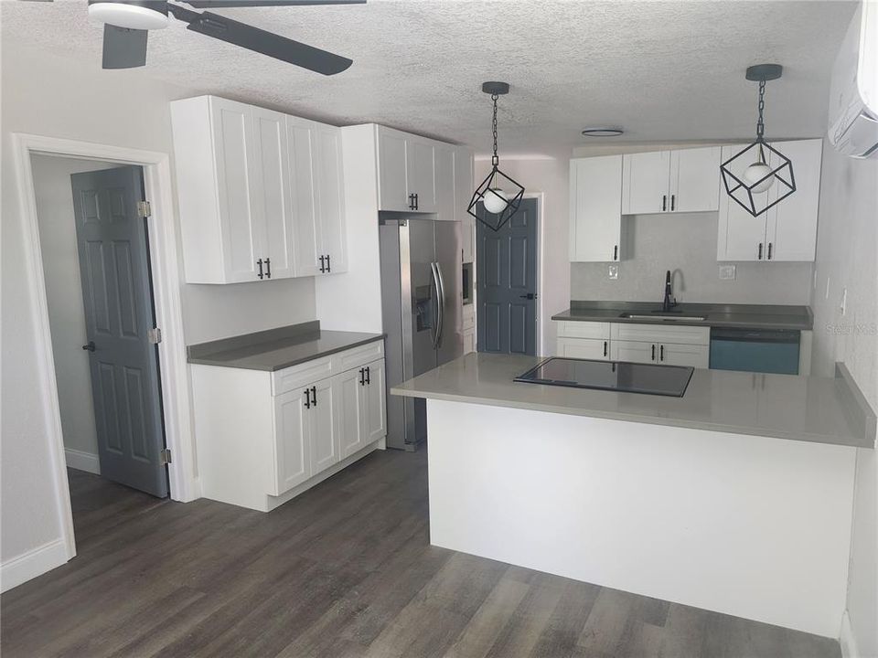 For Sale: $265,000 (3 beds, 1 baths, 816 Square Feet)