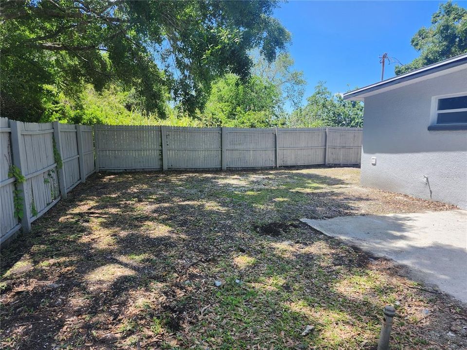 For Sale: $265,000 (3 beds, 1 baths, 816 Square Feet)