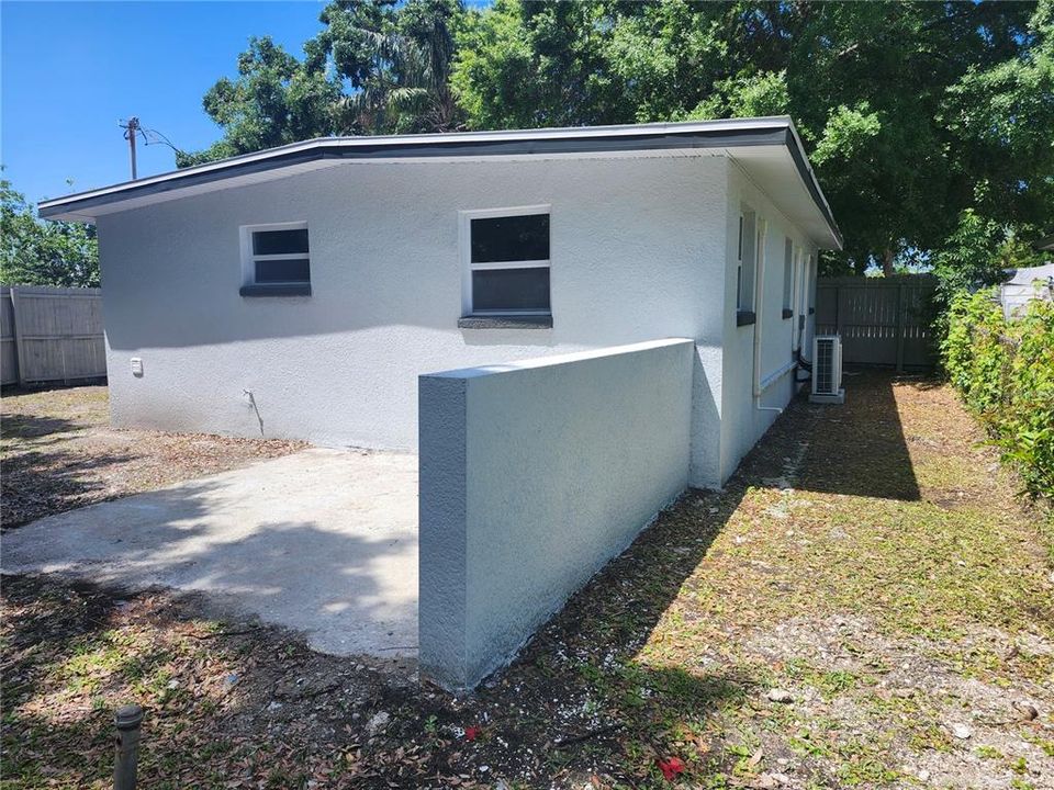 For Sale: $265,000 (3 beds, 1 baths, 816 Square Feet)
