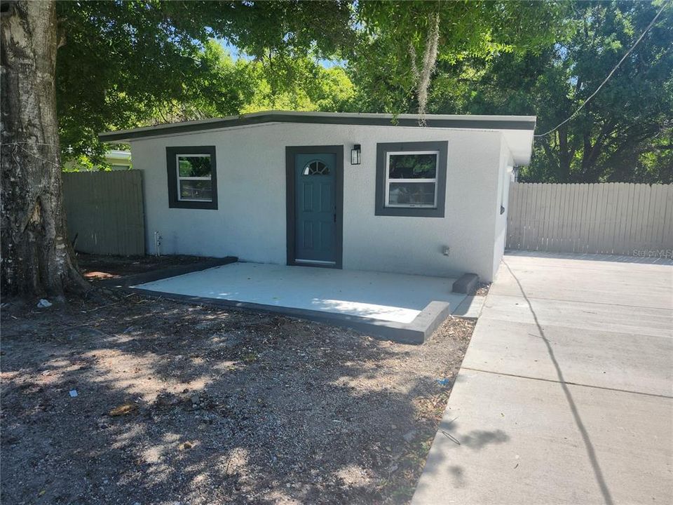 For Sale: $265,000 (3 beds, 1 baths, 816 Square Feet)