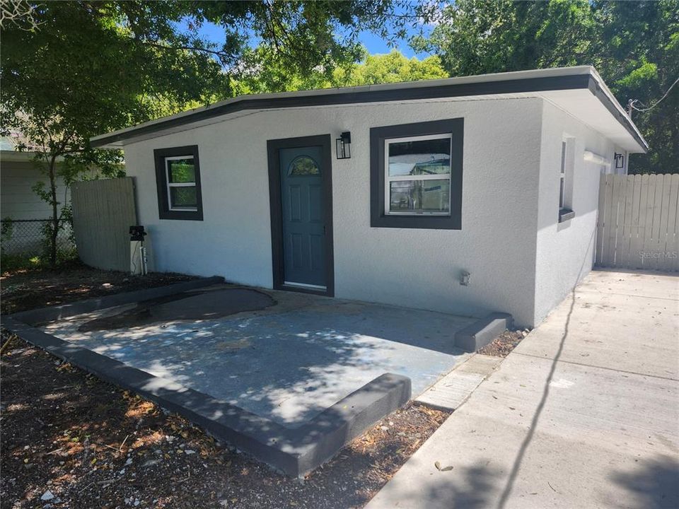 For Sale: $265,000 (3 beds, 1 baths, 816 Square Feet)