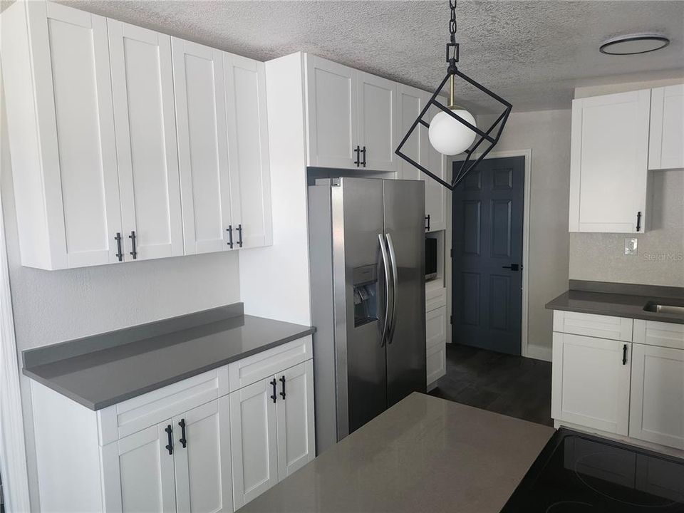 For Sale: $265,000 (3 beds, 1 baths, 816 Square Feet)