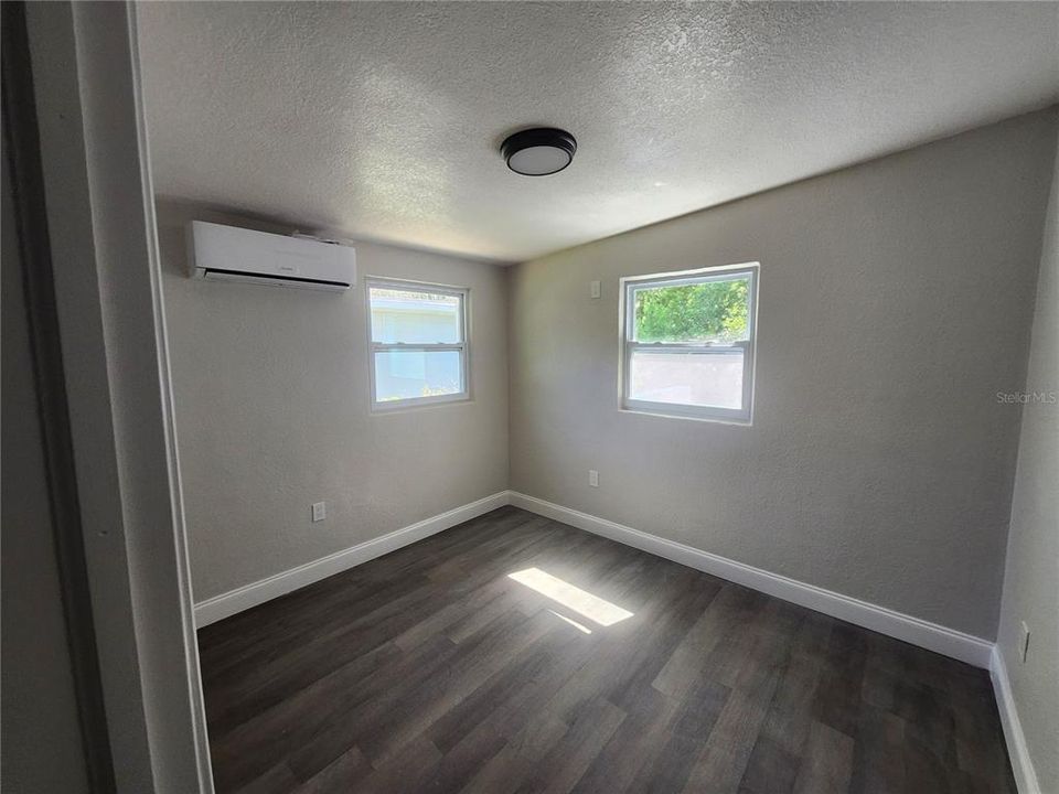 For Sale: $265,000 (3 beds, 1 baths, 816 Square Feet)