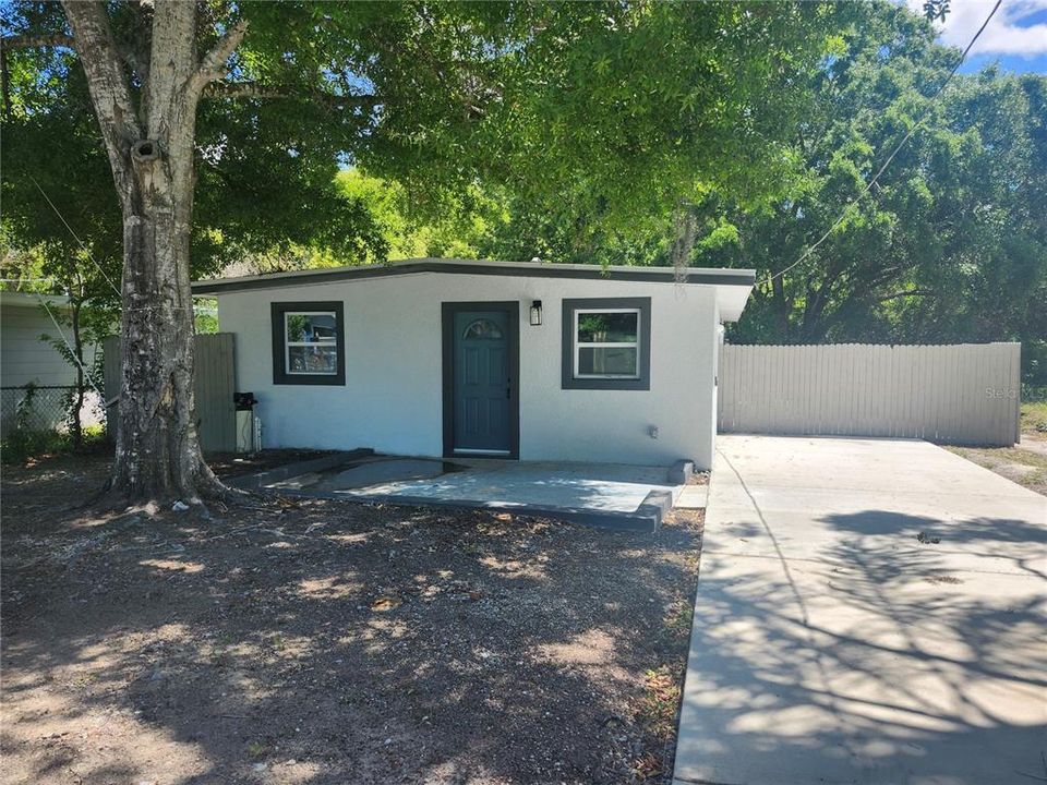 For Sale: $265,000 (3 beds, 1 baths, 816 Square Feet)