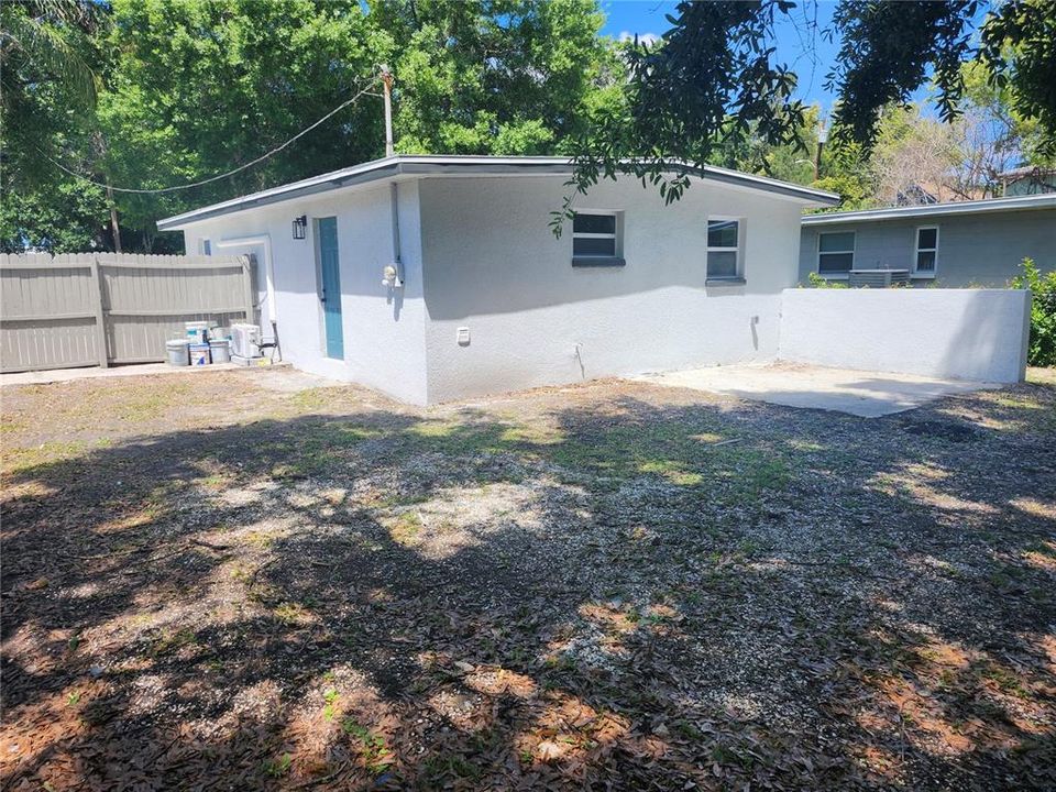 For Sale: $265,000 (3 beds, 1 baths, 816 Square Feet)