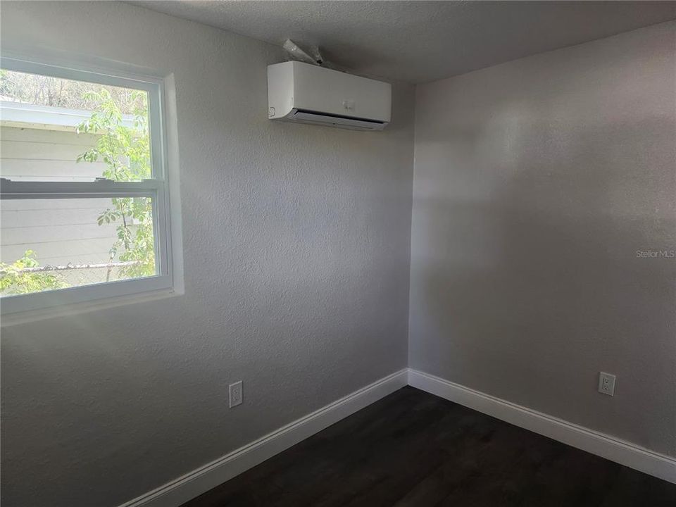 For Sale: $265,000 (3 beds, 1 baths, 816 Square Feet)