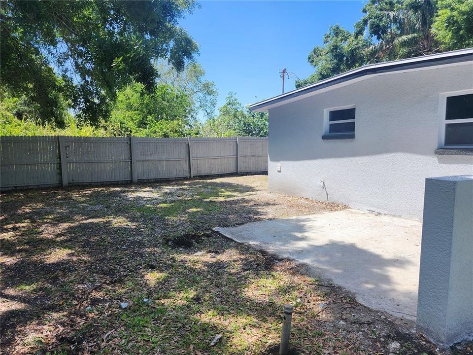 For Sale: $265,000 (3 beds, 1 baths, 816 Square Feet)