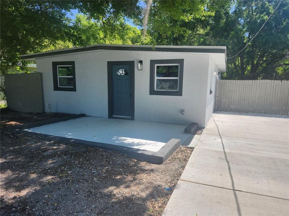 For Sale: $265,000 (3 beds, 1 baths, 816 Square Feet)