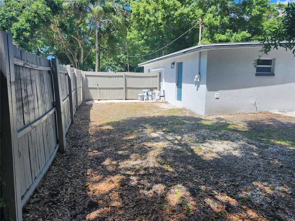 For Sale: $265,000 (3 beds, 1 baths, 816 Square Feet)