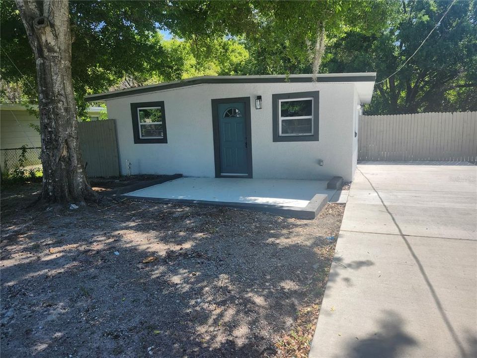 For Sale: $265,000 (3 beds, 1 baths, 816 Square Feet)
