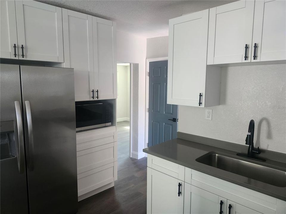 For Sale: $265,000 (3 beds, 1 baths, 816 Square Feet)