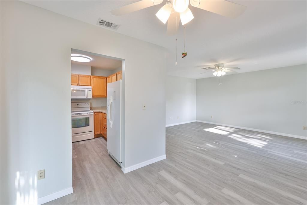 Active With Contract: $145,900 (2 beds, 2 baths, 1100 Square Feet)