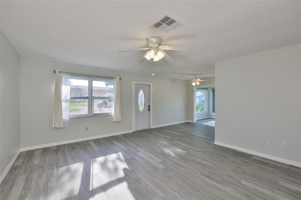 Active With Contract: $145,900 (2 beds, 2 baths, 1100 Square Feet)