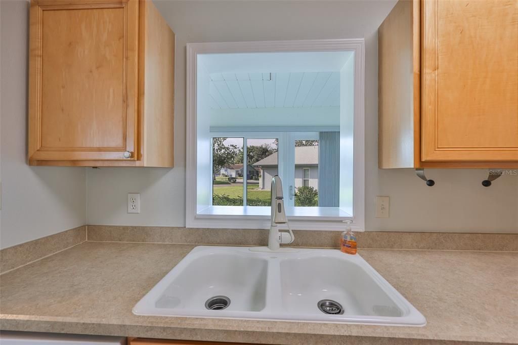 Active With Contract: $145,900 (2 beds, 2 baths, 1100 Square Feet)