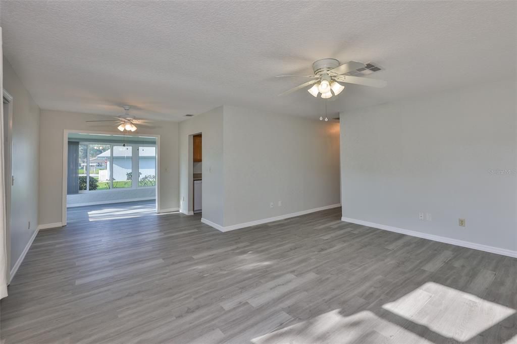 Active With Contract: $145,900 (2 beds, 2 baths, 1100 Square Feet)