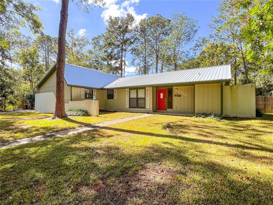 Recently Sold: $305,000 (3 beds, 2 baths, 1418 Square Feet)