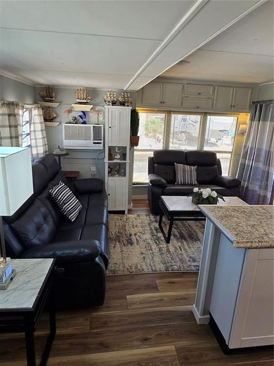 На продажу: $199,000 (1 спален, 1 ванн, 376 Квадратных фут)