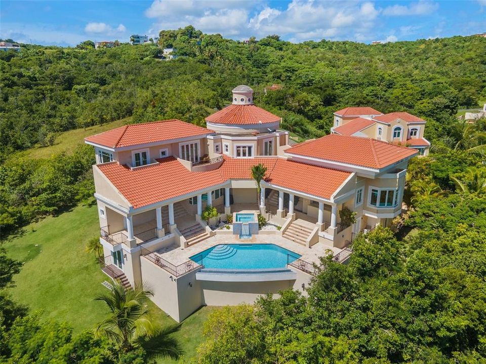 For Sale: $3,200,000 (5 beds, 3 baths, 6000 Square Feet)