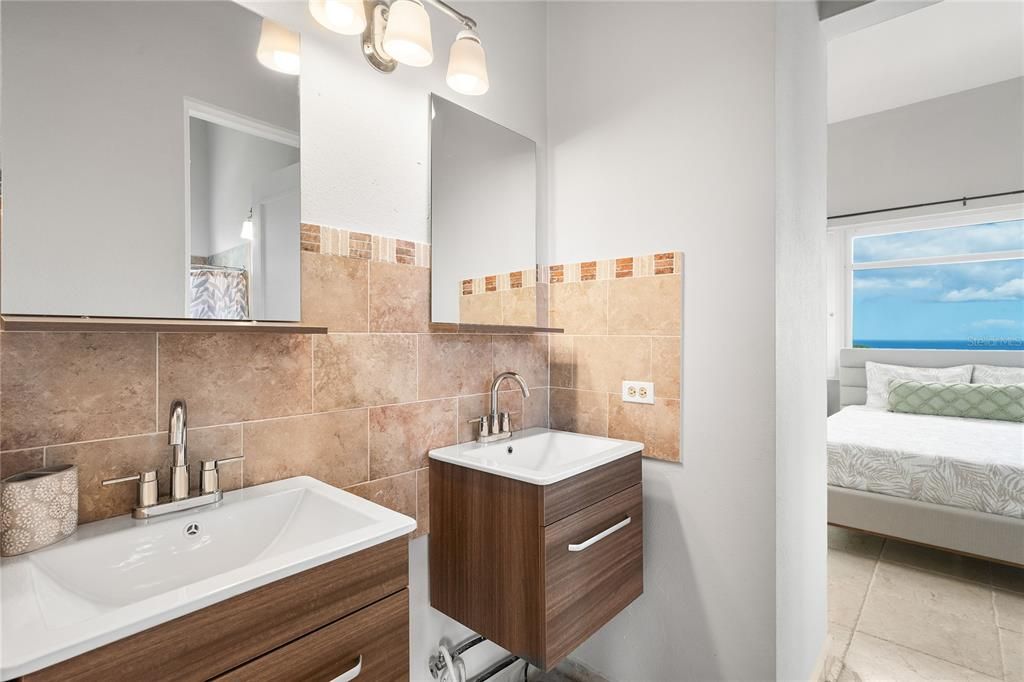 For Sale: $3,200,000 (5 beds, 3 baths, 6000 Square Feet)