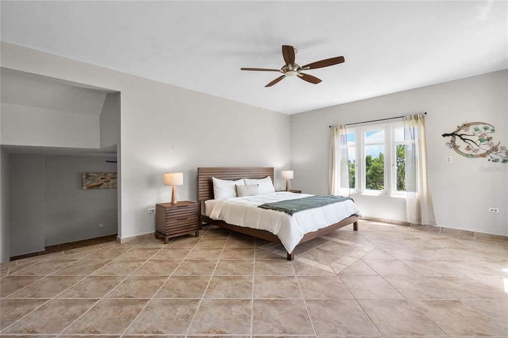 For Sale: $3,200,000 (5 beds, 3 baths, 6000 Square Feet)