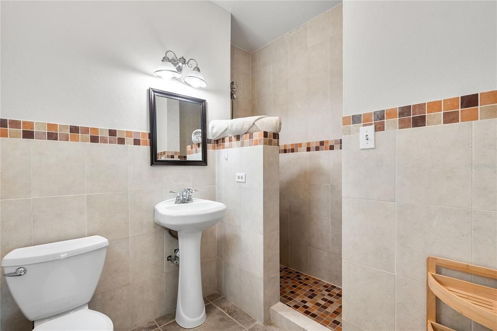 For Sale: $3,200,000 (5 beds, 3 baths, 6000 Square Feet)