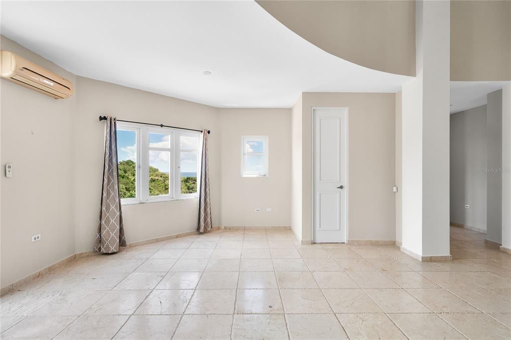 For Sale: $3,200,000 (5 beds, 3 baths, 6000 Square Feet)