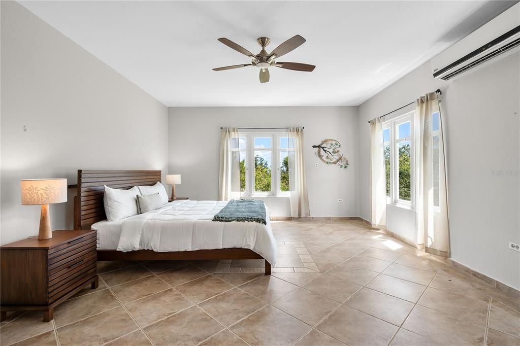 For Sale: $3,200,000 (5 beds, 3 baths, 6000 Square Feet)