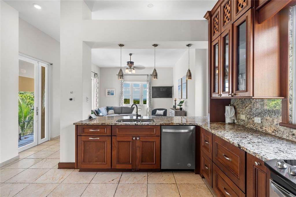 For Sale: $3,200,000 (5 beds, 3 baths, 6000 Square Feet)