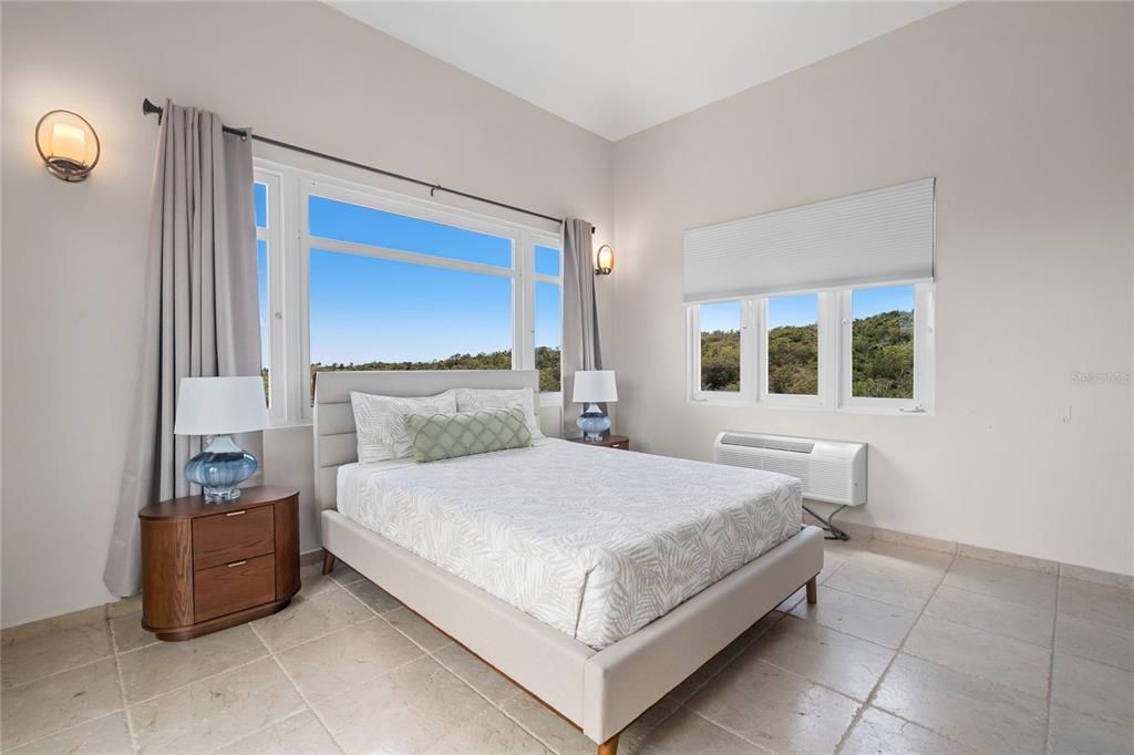 For Sale: $3,200,000 (5 beds, 3 baths, 6000 Square Feet)