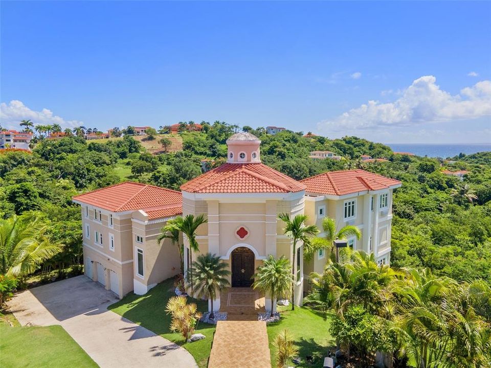 For Sale: $3,200,000 (5 beds, 3 baths, 6000 Square Feet)