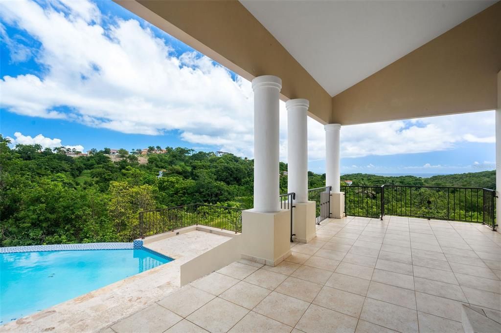 For Sale: $3,200,000 (5 beds, 3 baths, 6000 Square Feet)